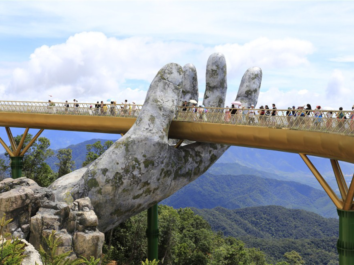 Golden-Bridge-The-famous-check-in-spot-in-Da-Nang