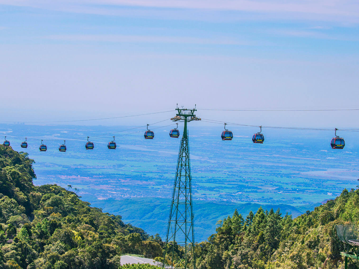 Golden-Bridge-The-famous-check-in-spot-in-Da-Nang