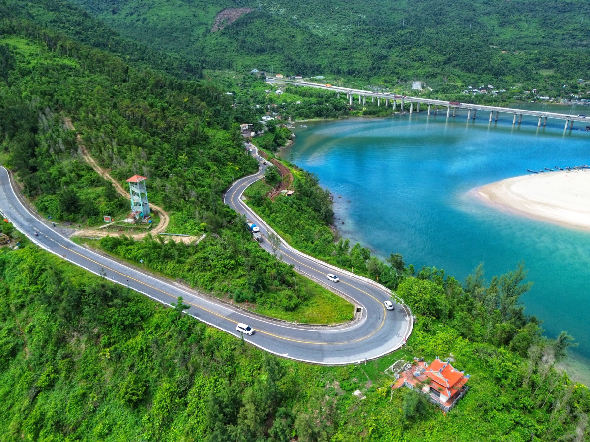 Lang-Co-Beach-An-ideal-coastal-retreat-near-Hue-and-Da-Nang